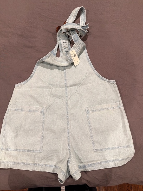 aerie Pants - Aerie Light Wash Denim Shortalls Overall Romper – Size M – NWT